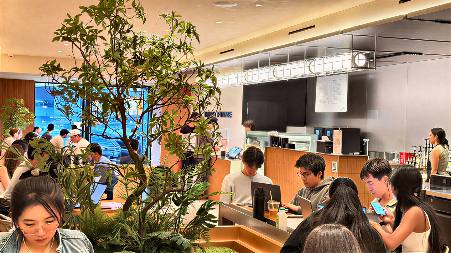 Palo Alto store interior, full of guests with laptops and drinks